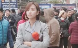Nữ phóng viên truyền hình gây chú ý vì thần thái xinh đẹp ở ga Đồng Đăng
