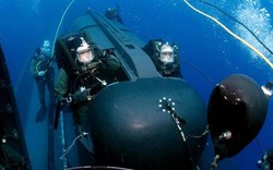 Khó đỡ tàu ngầm mini do Đài Loan tự chế tạo