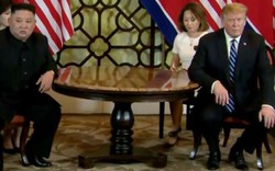 Hình ảnh mới nhất của hai ông Trump-Kim sáng nay 28.2