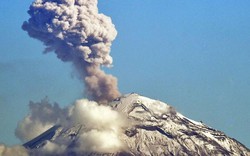 Núi lửa cao hơn 5.000m nổ lớn phun tro bụi phủ kín một vùng trời