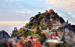 Ngọn núi “kiếm tiền” nhiều nhất Trung Quốc, vé gần 1 triệu du khách vẫn không chê đắt