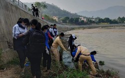 Sơn La: Thanh niên cùng nhau ra dòng sông Mã vớt rác