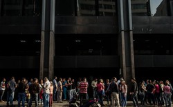 Venezuela chìm trong bóng tối ngày thứ hai liên tiếp, mọi hoạt động tê liệt