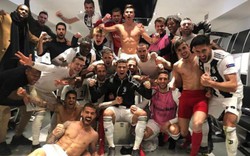 Juve thắng trận, Ronaldo cùng đồng đội "đập phá" cực lầy ở phòng thay đồ