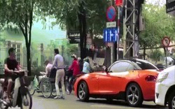 “Soái ca” đi xe BMW "đốn tim" dân mạng với hành động này