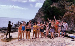 Nhóm thanh niên Anh mắc kẹt trên hòn đảo bị rắn xâm chiếm ở Thái Lan