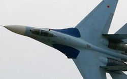 Nga điều Su-27 đuổi máy bay ném bom chiến lược B-52 của Mỹ