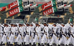 Giữa lúc diễu hành quân sự, Pakistan gửi thông điệp bất ngờ đến Ấn Độ
