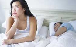 Đang hừng hực chuyện gối chăn, sau khi có 2 con lại nguôi lạnh, trơ như gỗ đá