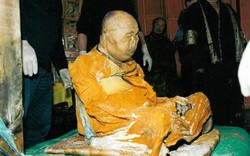 Kinh ngạc xác ướp Lạt Ma gần trăm tuổi bất ngờ hồi sinh