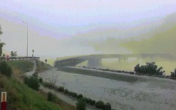 Video: Cầu bắc qua sông bị thổi bay trong chốc lát ở New Zealand