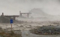Mưa bão dữ dội cuốn phăng cả một cây cầu ở New Zealand