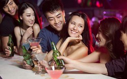 Ngàn lần hối hận vì mang chồng đẹp trai đi khoe lũ bạn