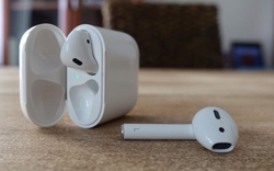 Bé trai 7 tuổi vào viện vì nuốt phải tai nghe AirPod