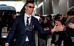 Siêu sao Cristiano Ronaldo tài sản 450 triệu USD, vẫn xài iPod giá 25 USD