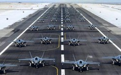 Video: 52 chiến đấu cơ tàng hình F-35 Mỹ trị giá 4,2 tỉ USD đồng loạt cất cánh “dằn mặt” Iran