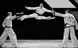 Mãn nhãn với những cú đá đẹp và khó nhất của Taekwondo