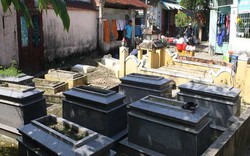 Đà Nẵng: Người sống ở chung với người chết trong nghĩa địa