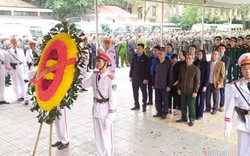 Người dân thôn Hoành đến viếng 3 chiến sĩ hy sinh tại Đồng Tâm