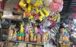 Đà Nẵng: Lễ ông Táo, dân rộn ràng mua sắm, tìm hiểu văn khấn