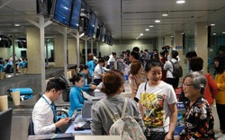 Người dân đổ về sân bay, bến xe, ga Hà Nội: Nhiều tuyến phố ùn tắc
