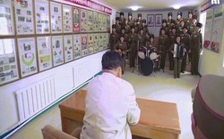 Video: Nhóm nữ quân nhân múa hát trong phòng hẹp cho ông Kim Jong Un xem