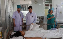 Cô gái Bình Định bị hàng xóm chém đứt lìa tay, bác sĩ mất 7 giờ để nối liền