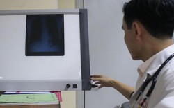 Bệnh viện E trắng đêm cấp cứu, cách ly người đàn ông sốt, khó thở vừa trở về từ Đài Loan