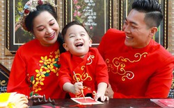 "Hoàng tử xiếc" Quốc Cơ dẫn vợ bầu hơn 8 tháng du xuân tại đường hoa Nguyễn Huệ