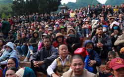 Hàng vạn du khách vượt suối, chen chúc về dự khai hội chùa Hương