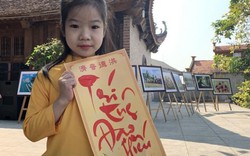 Quảng Ninh: Trẻ em háo hức xin chữ đầu năm trên núi Bài Thơ