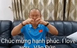 Không tới dự đám cưới Văn Đức nhưng thầy Park có hành động "đốn tim" fan