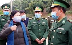 Nữ Bí thư tỉnh Lai Châu thị sát chống dịch Corona tại biên giới