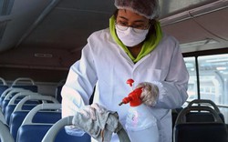 Bắc Kinh khử trùng xe buýt ngăn dịch bệnh do virus corona lây lan