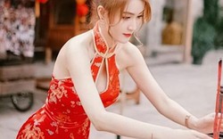 Hot girl làm MC truyền hình diện váy sườn xám đi lễ chùa bị chỉ trích quá sexy là ai?