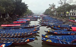 Giữa tâm dịch virus Corona, Chùa Hương tĩnh lặng vì vắng khách thập phương