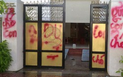 Phú Yên: Nhà riêng thượng tá công an bị bôi sơn, quăng bẩn