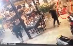 Người phụ nữ bị truy sát trong quán ăn