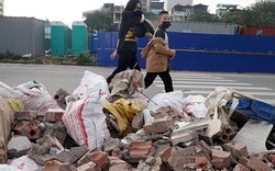 Rác thải tràn ngập trên tuyến đường nối liền 3 quận nội thành Hà Nội
