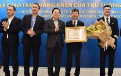 Tổ bay thực hiện chuyến bay tới Vũ Hán nhận bằng khen của Thủ tướng