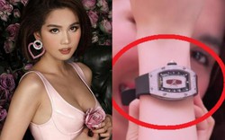 Sau loạt ảnh "nóng" dịp Valentine, Ngọc Trinh khoe đồng hồ 4 tỷ đồng gây xôn xao