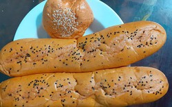 Giải cứu thanh long vì dịch covid-19, vua bánh mì làm bánh mì thanh long