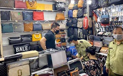 Bắt giữ 1.500 sản phẩm "nhái" thương hiệu Gucci, Hermes, Prada tại Sài Gòn Square và Chợ Bến Thành