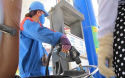 Giá xăng tiếp tục giảm mạnh hơn 2.000 đồng/lít
