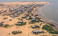 Kỳ lạ: Ngôi làng chỉ xuất hiện ban ngày, đến đêm bị vùi trong cát