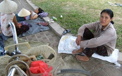 Người nghèo di cư: Khó tiếp cận, khó tác động
