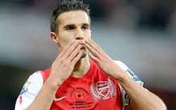 Man City tiếp tục dùng lương khủng chèo kéo Van Persie