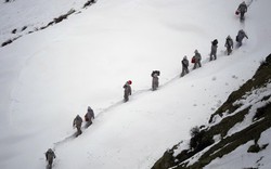 Lở tuyết chôn vùi 135 người ở Pakistan