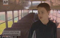 Cậu bé 13 tuổi lái xe sau khi tài xế xe buýt đột quỵ
