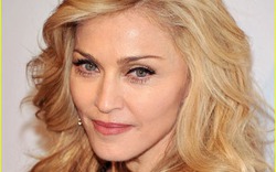 Madonna cũng đua đòi váy ren xuyên thấu